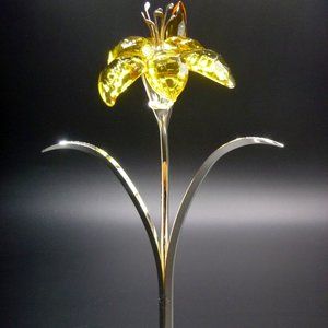 Yellow crystal daffodil on silver stems
